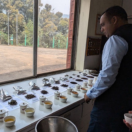 �j���M���E�M�������[